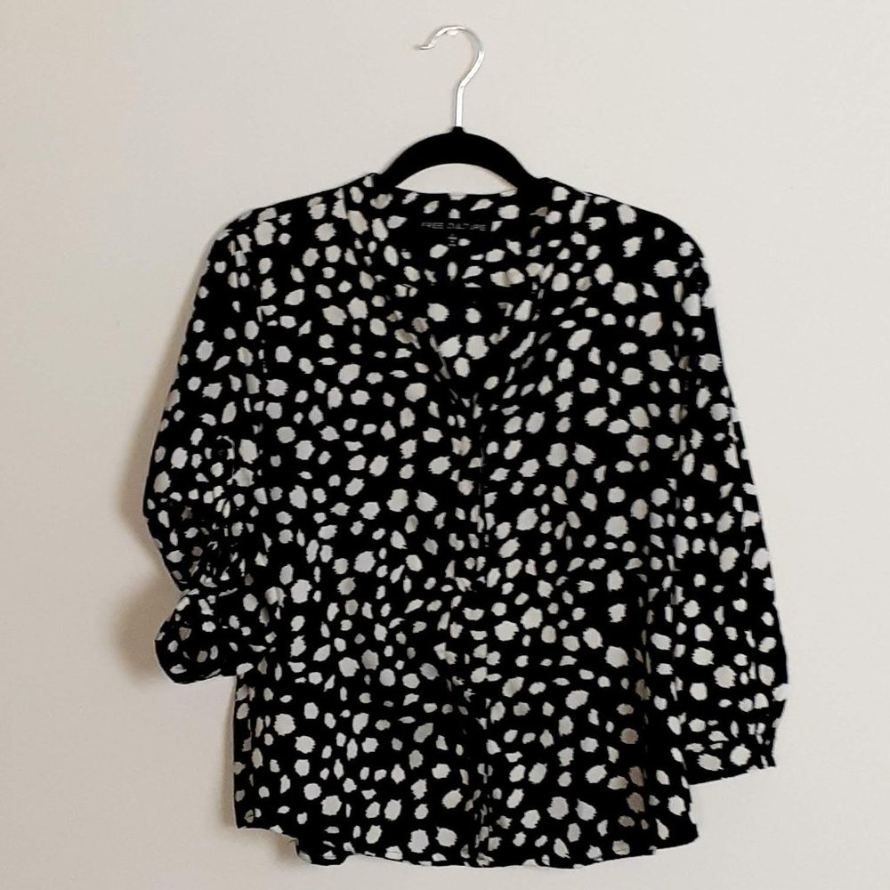 Black and White Dotted print Collarless Blouse